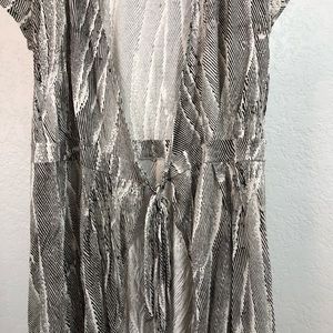 Banana Republic Tops - Banana Republic-B & W Coverup/Wrap-M Banana Republic Tops - Banana Republic-B & W Coverup/Wrap-M